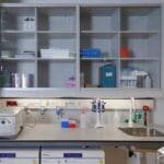 Article image of: Zo houd je het meubilair in je lab veilig