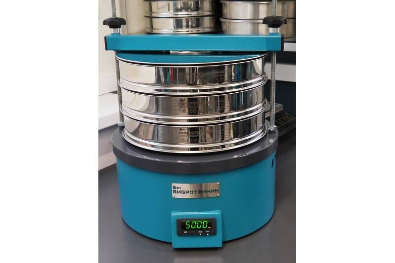 Article image of: Vibration drive with round serial number manufactured by Vibrotechnik