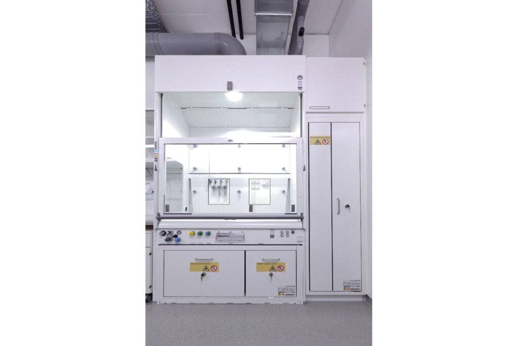 Article image of: Tips voor veilige zuurkast-opstelling