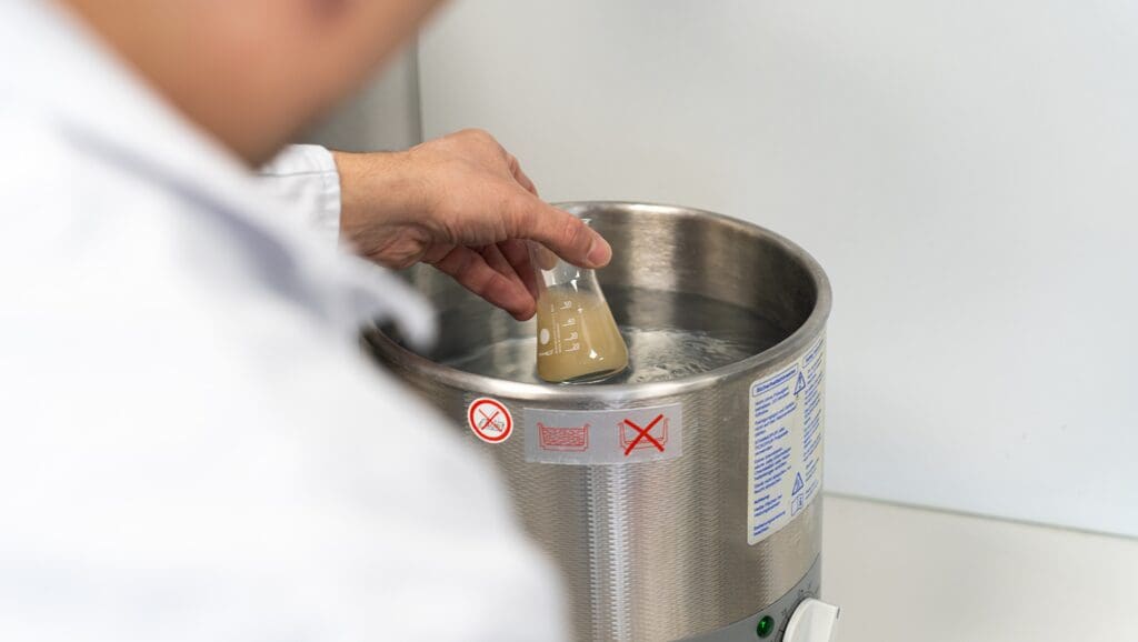 Article image of: Tips for dispersing statically charged or hydrophobic sample material for particle measurement