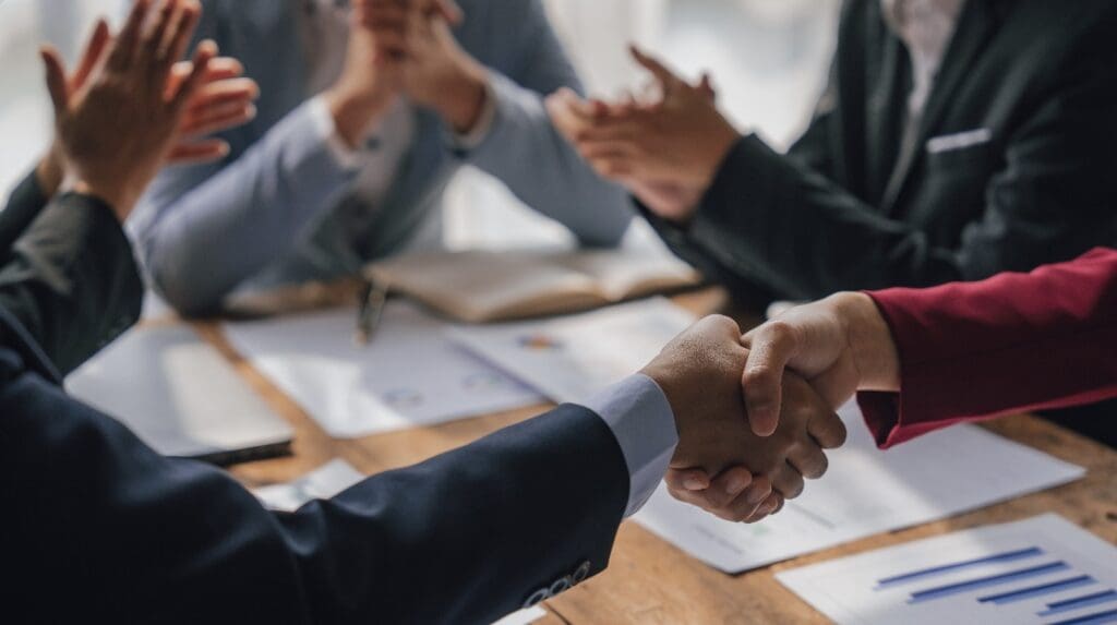 Spar altijd met iemand van wie je een klein beetje buikpijn krijgt