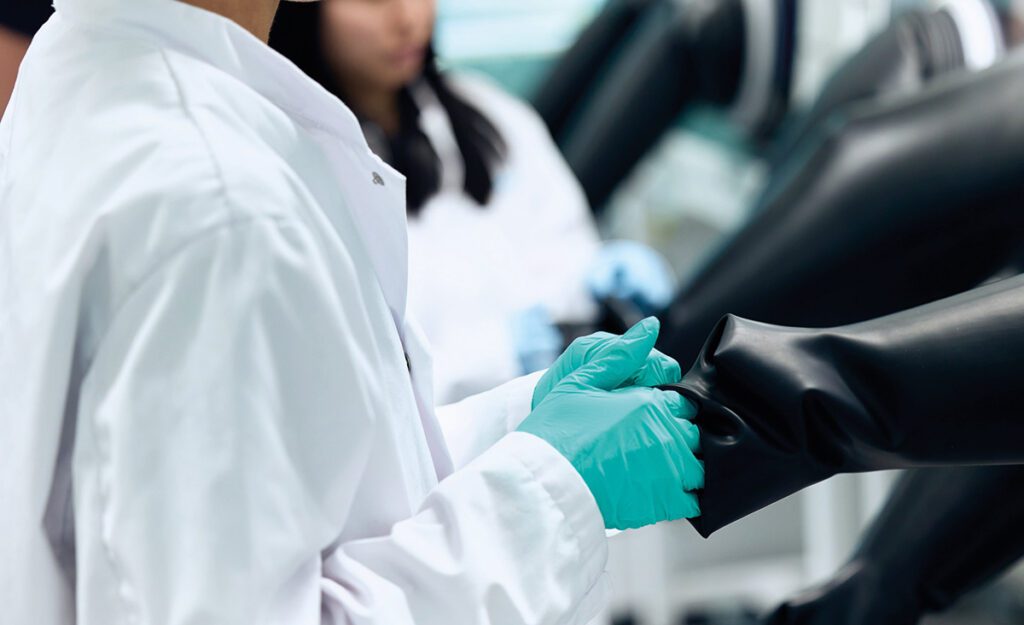 Detail van een van de handschoenkasten van M-Braun