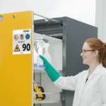 Article image of: Kleine hoeveelheden, groot risico – veilige opslag van gevaarlijke stoffen in het lab