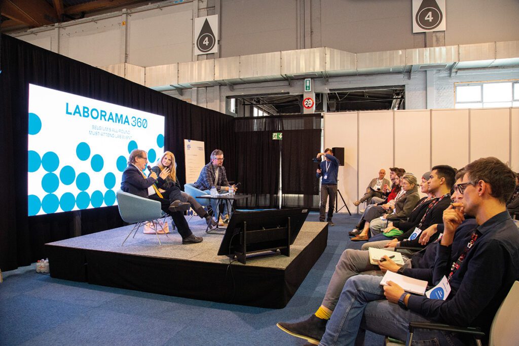 Voor het eerst was er een talkshow op de beurs, waarbij politieke thema’s werden aangesneden