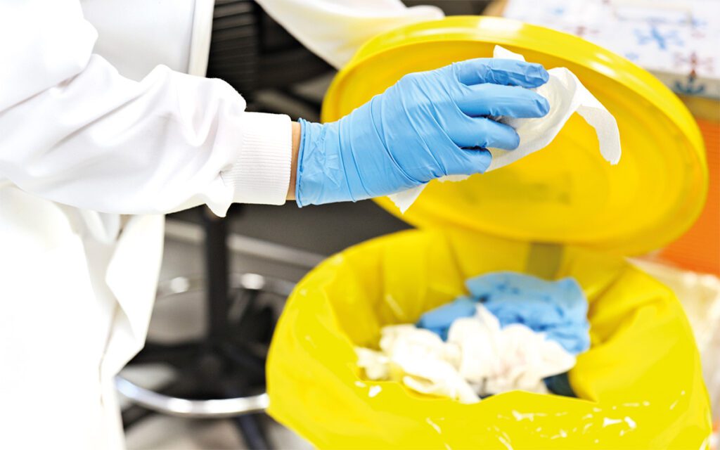 De laboratoriumsector produceert dagelijks grote hoeveelheden chemisch afval, vaak met waardevolle grondstoffen die verloren gaan