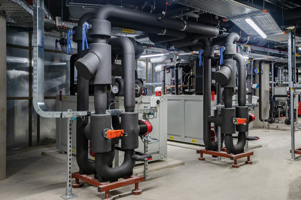 De technische ruimte met elektrotechnische en werktuigbouwkundige installaties bevindt zich helemaal boven op de zevende verdieping