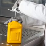 Article image of: Wat te doen met gevaarlijk afval in het lab? Veilige (tussen)opslag uitgelegd
