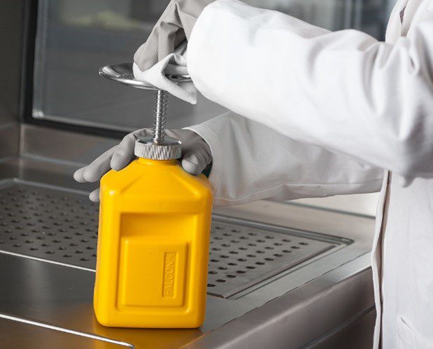 Article image of: Wat te doen met gevaarlijk afval in het lab? Veilige (tussen)opslag uitgelegd