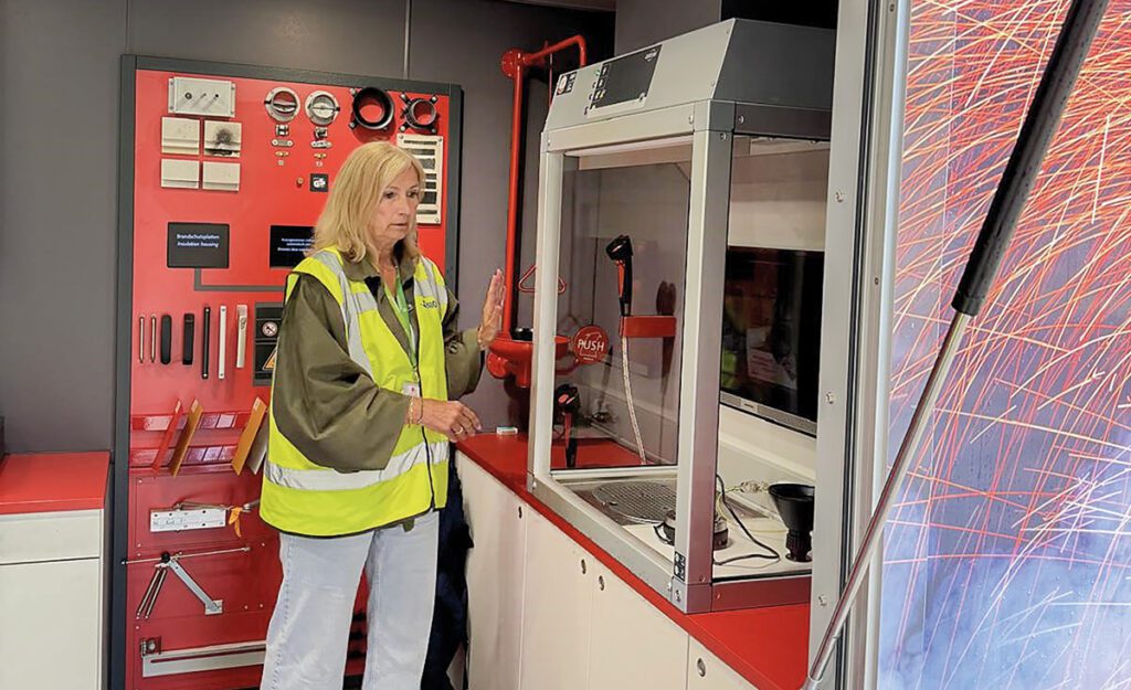 Martine Thiry geeft uitleg over veilig werken met de VARIO-Flow