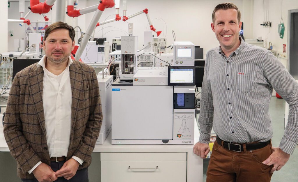 Joris van Benthum, de nieuwe CEO van Da Vinci Laboratory Solutions Group, met rechts Martijn van Raalte die als CFO de organisatie zal ondersteunen